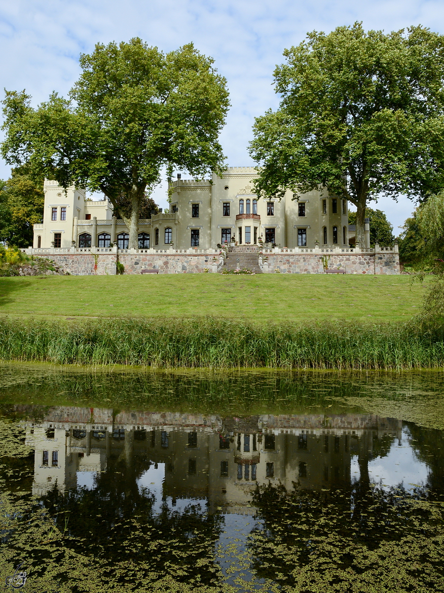 Das Herrenhaus Kittendorf entstand 1848 bis 1853 nach den Plnen des Schinkel-Schlers Friedrich Hitzig und ist heute ein Hotel. (August 2014)
