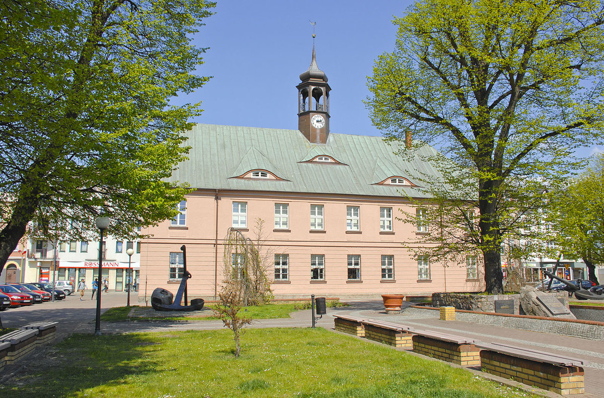 Das historische Rathaus in Świnoujście (Swinemnde). Das Gebude beherbergt heute das Fischereimuseum. Aufnahme: 7. Mai 2016. 
