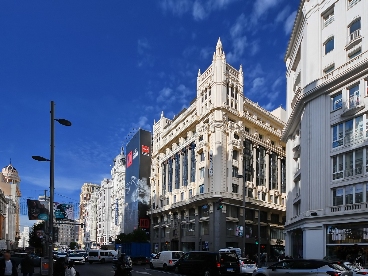 Das Hotel Atlntico wurde zwischen 1921 und 1923 erbaut. (Madrid, November 2022)
