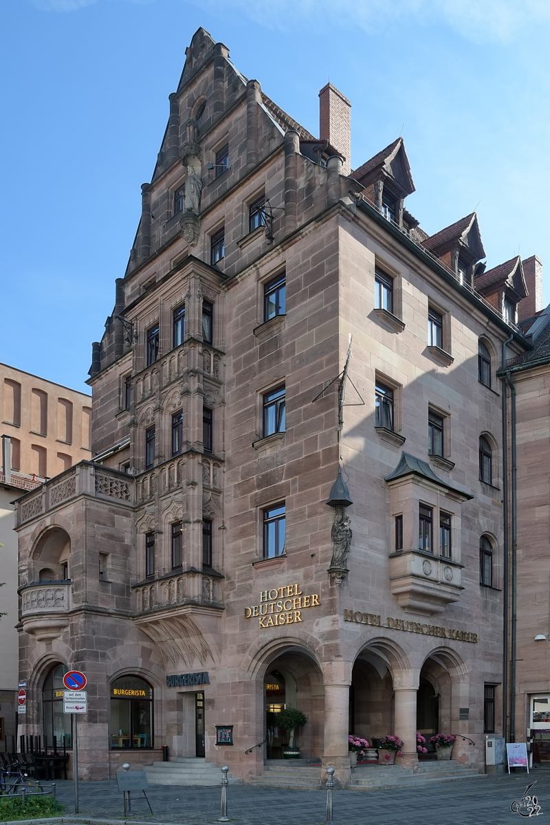 Das Hotel Deutscher Kaiser wurde von 1888 bis 1889 erbaut und ist eines der fhrenden Beispiele des Nrnberger Stils, einer regionalen Stilausprgung innerhalb des Historismus. (Mai 2017)