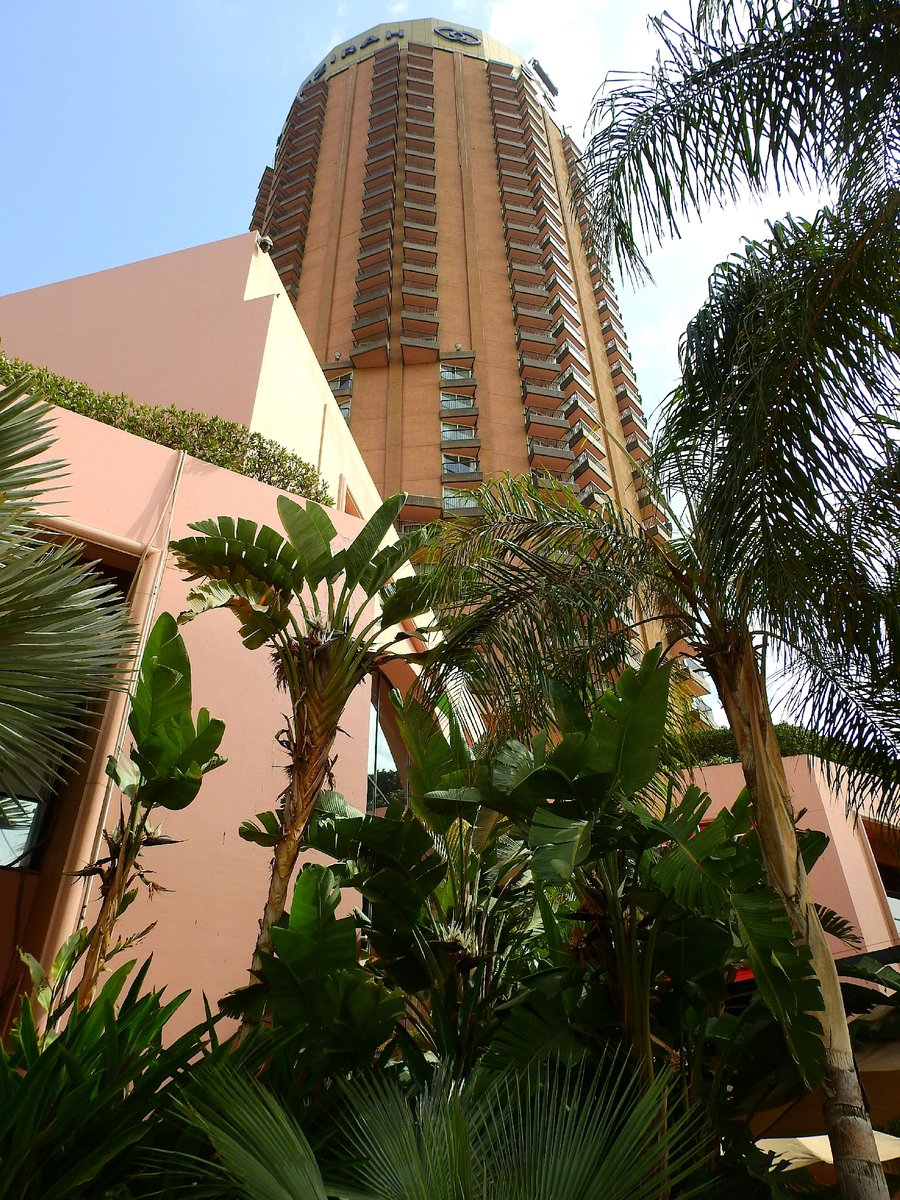 Das Hotel  Sofitel Cairo Nile El Gezirah  auf der Sdspitze der Nilinsel  Zamalek  in Kairo. Aufnahme vom 25.04.2017.