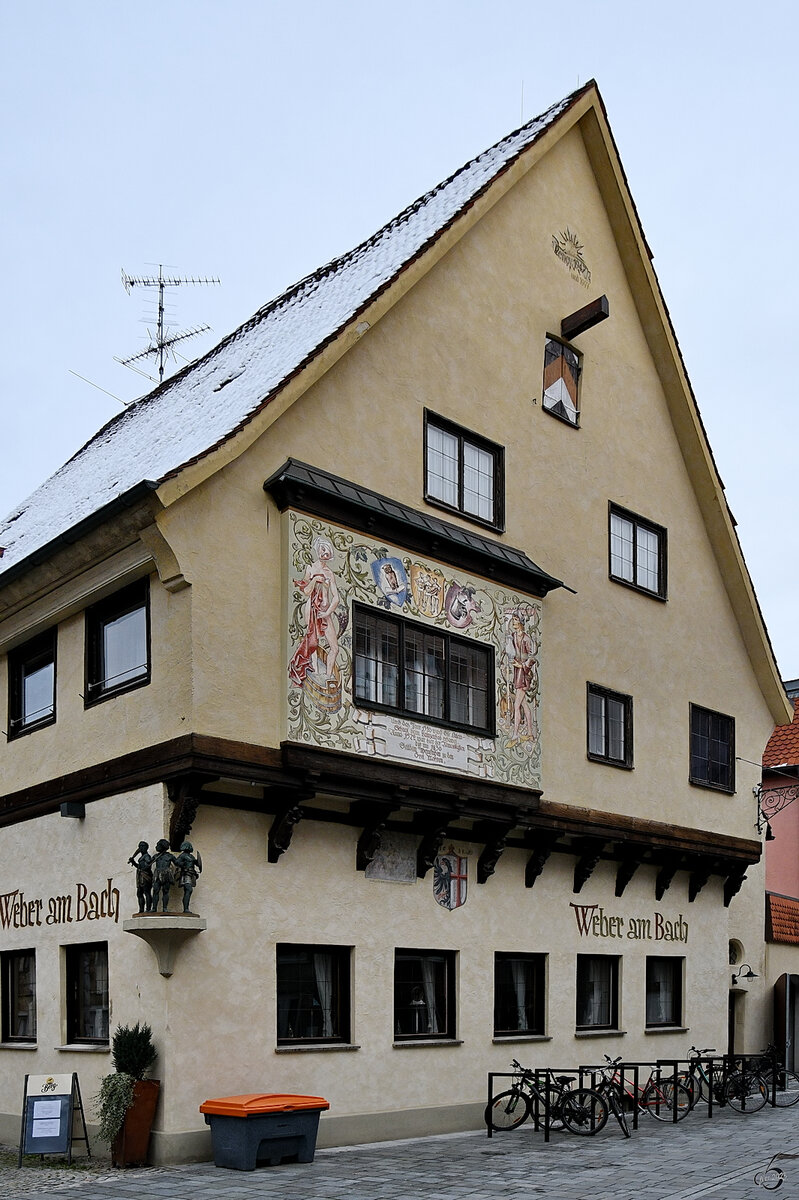Das Hotel Weber am Bach befindet sich in der historischen Altstadt von Memmingen. (November 2023)