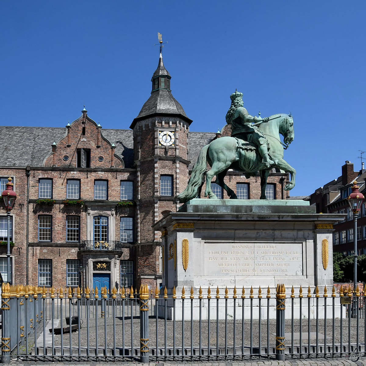 Das Jan-Wellem-Reiterdenkmal vor dem Alten Rathaus. (Dsseldorf, Juni 2018)