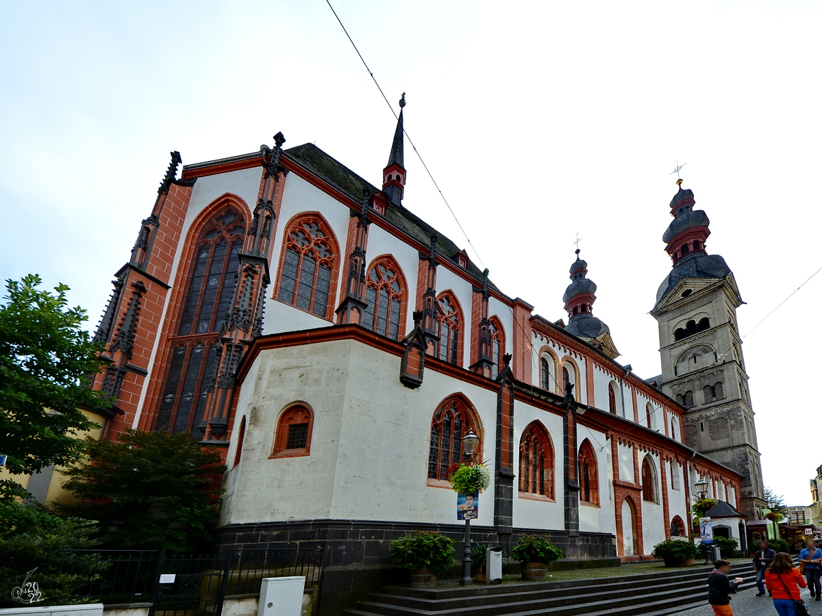 Das Kirchenschiff der im romanischen Stil erbauten Liebfrauenkirche in Koblenz. (September 2013)