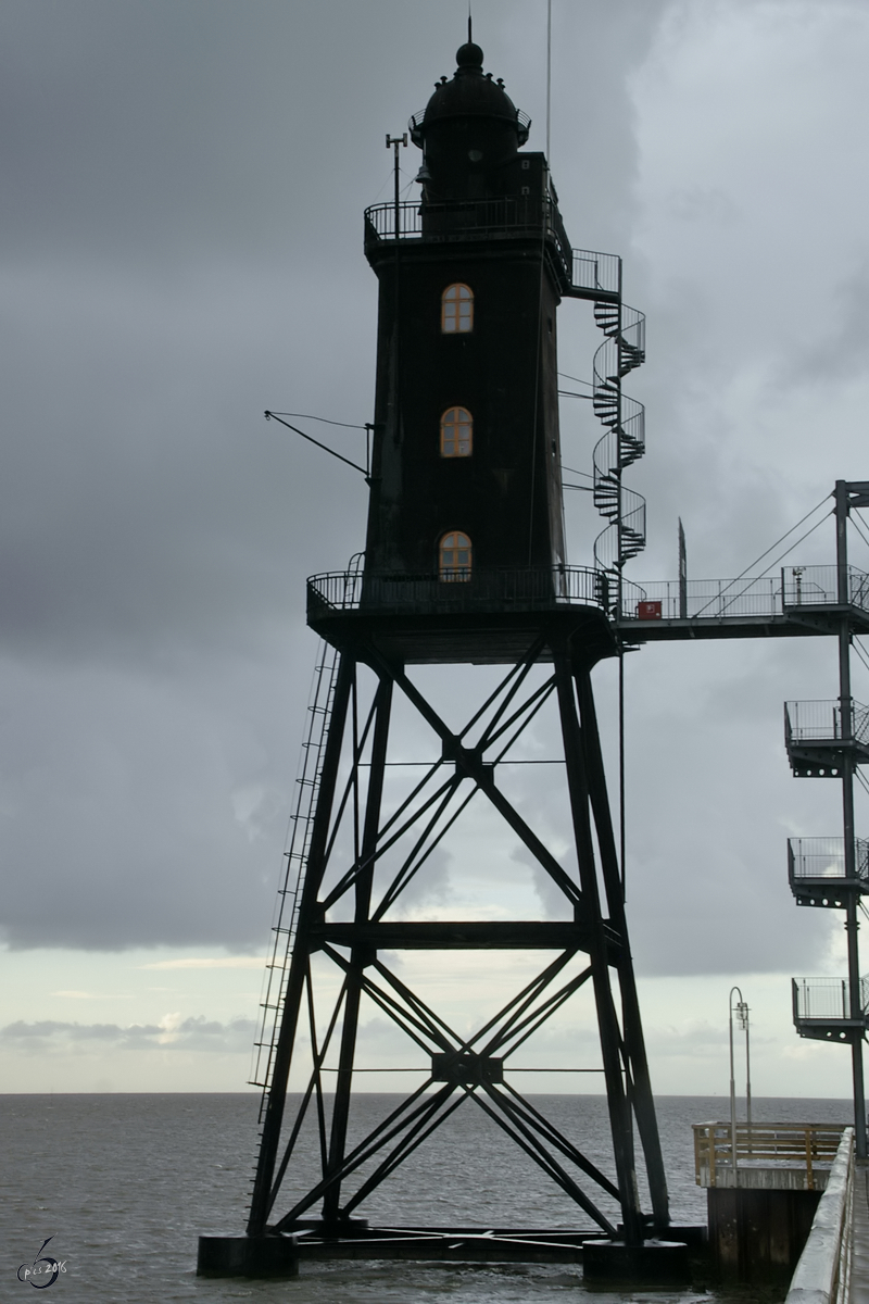Das Leuchtfeuer Eversand-Oberfeuer wurde 1886/87 erbaut und wurde im Mrz 2003 vom Eversandwatt nach Dorum-Neufeld versetzt. (August 2006)