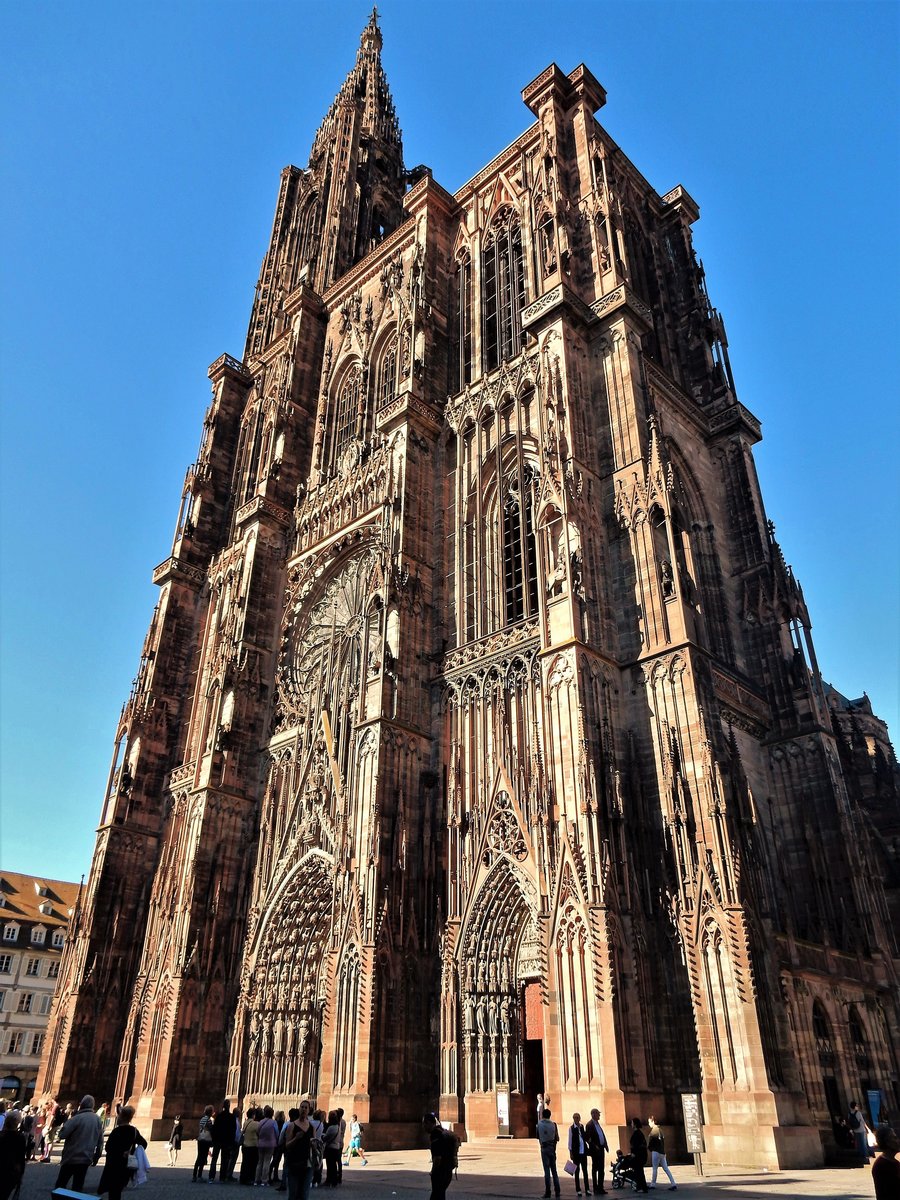 Das Liebfrauenmnster zu Straburg (Cathdrale Notre-Dame de Strasbourg), aus rosafarbenem Sandstein - 10.05.2017
