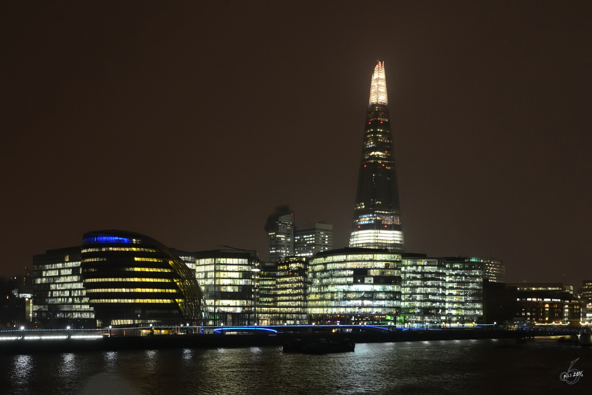 Das moderne London bei Nacht. (Mrz 2013)