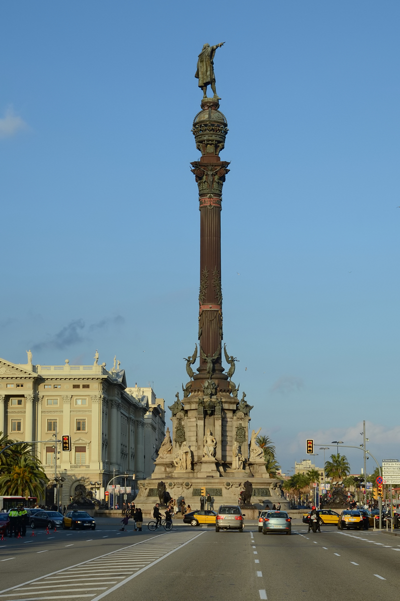 Das monumentale Kolumbus-Denkmal, eine 60m hohe Sule mit Bronzestatue, welche zur Weltausstellung 1888 errichtet wurde. (Barcelona, Dezember 2011)