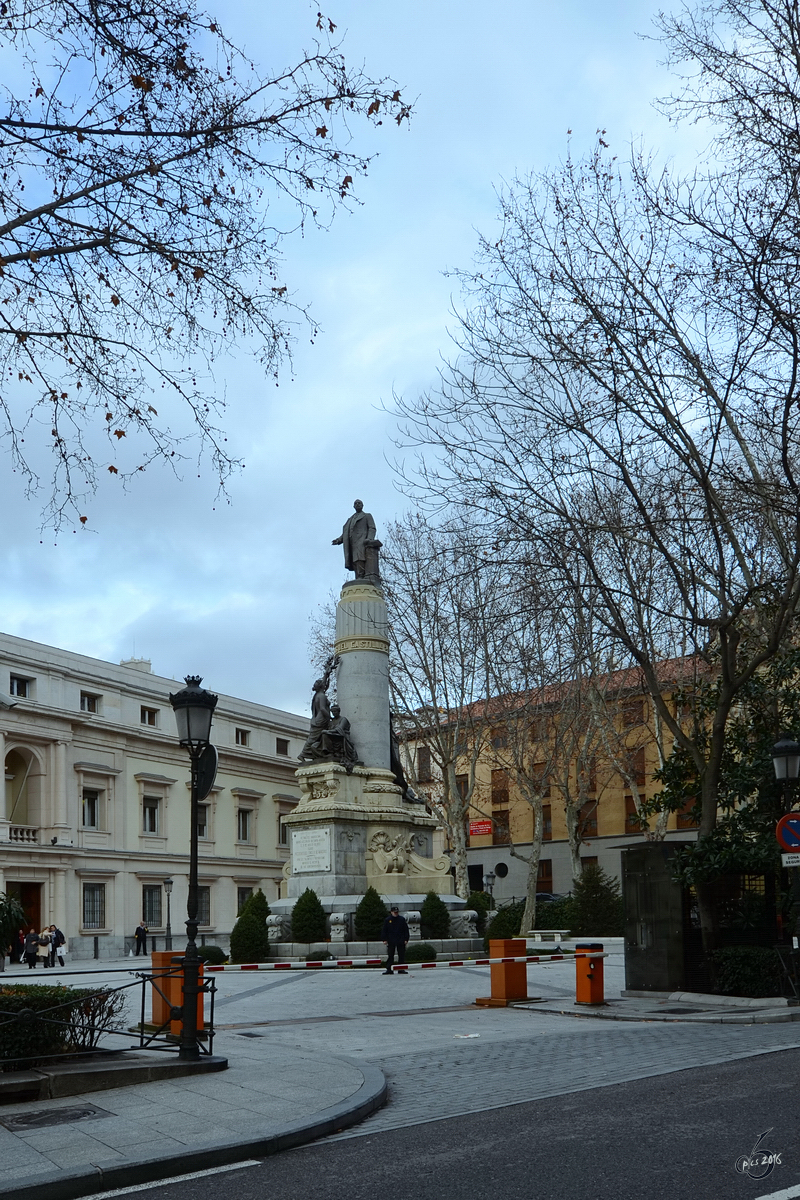 Das Monumento a Cnovas del Castillo auf dem Hof des Senatsgebudes in Madrid. (Februar 2011)