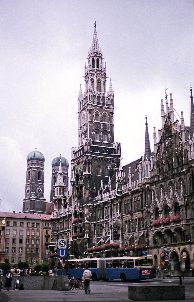 Das Neue Rathaus in Mnchen.  in Mnchen. Aufnahme: Juli 1984 (digitalisiertes Negativfoto).