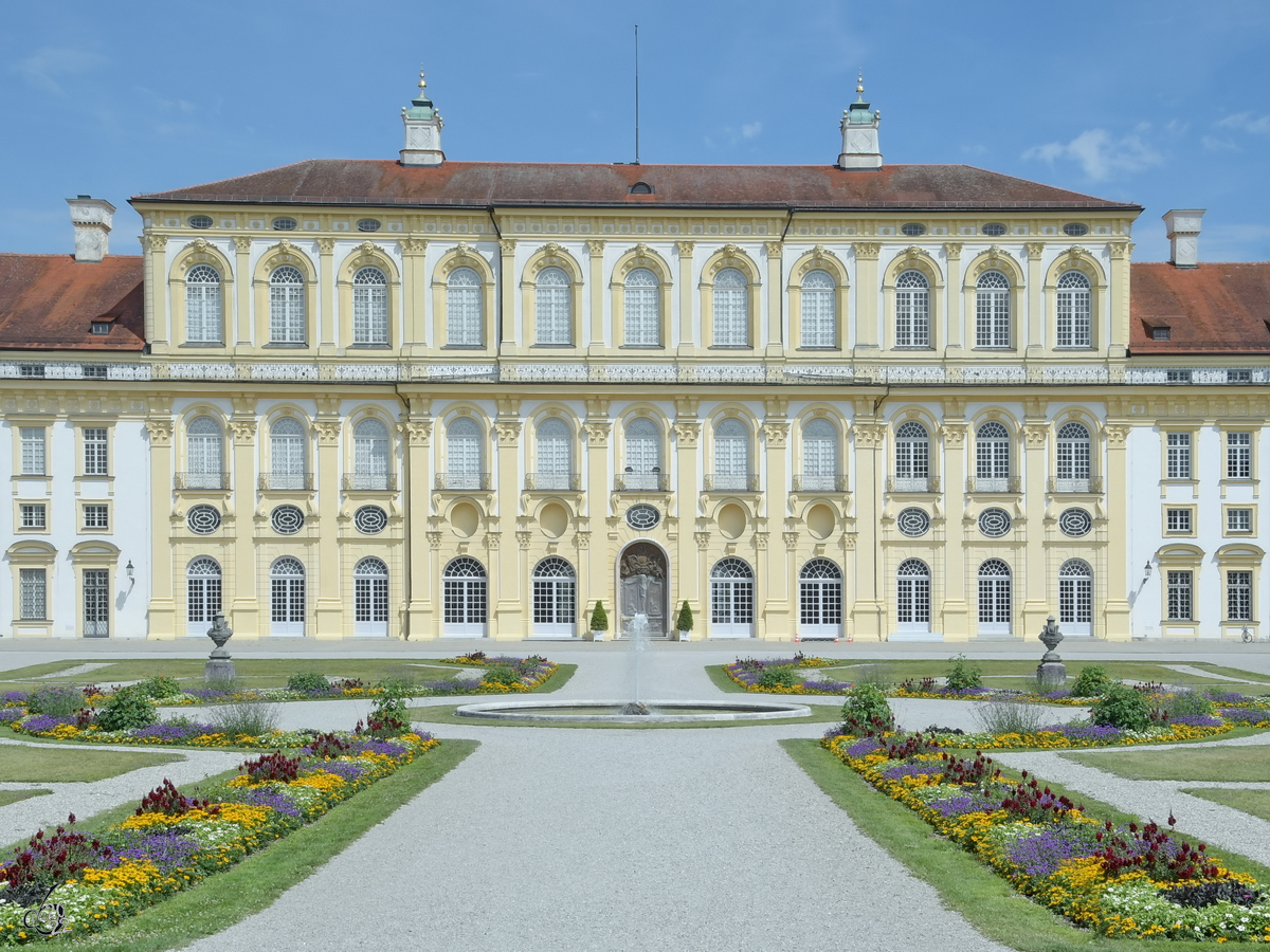 Das Neue Schloss Schleiheim wurde im Auftrag Kurfrst Max Emanuels 1701-1704 nach Entwrfen von Henrico Zuccalli begonnen und ab 1719 unter Joseph Effner vollendet. (Oberschleiheim, Juli 2017)
