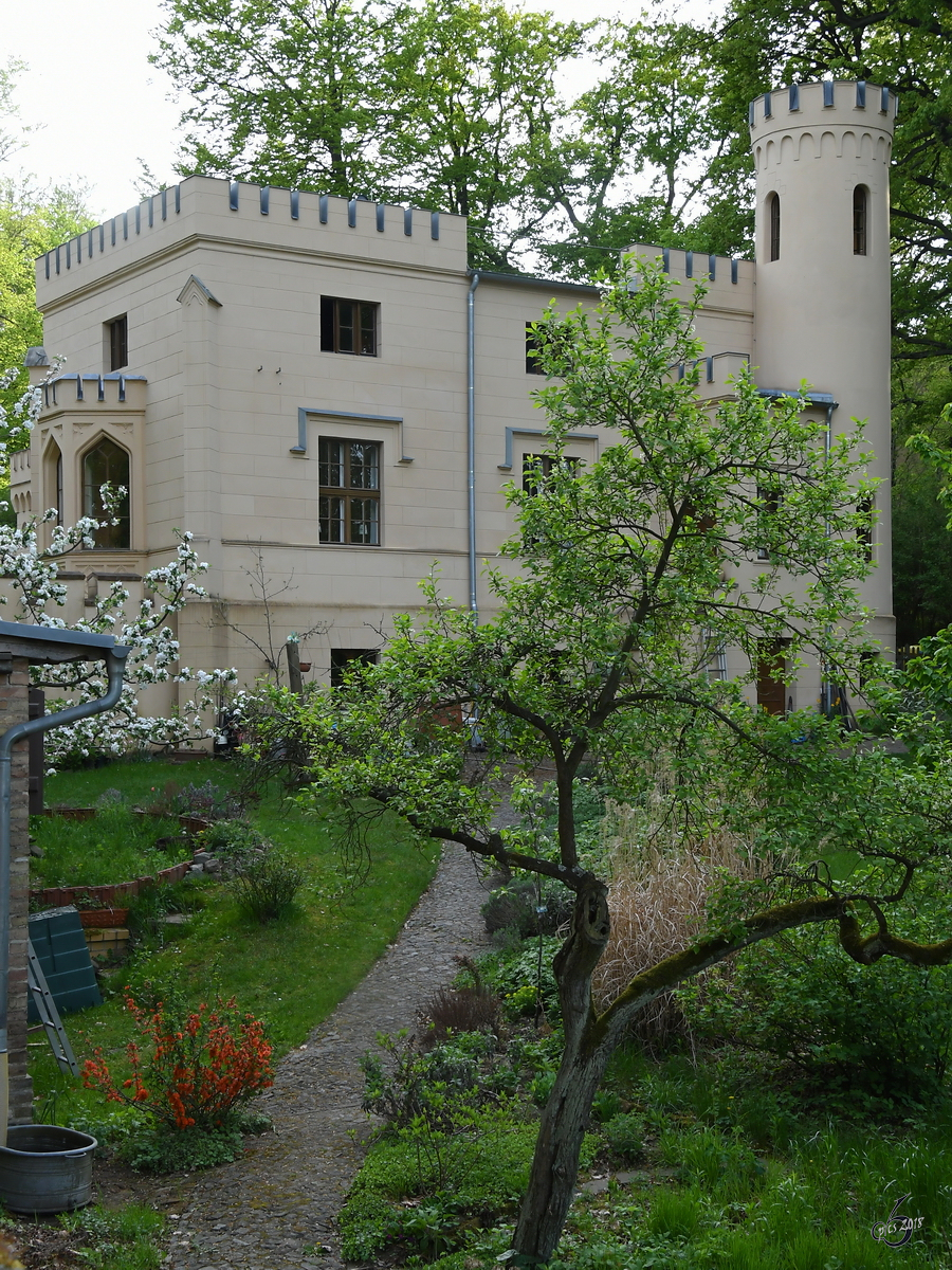 Das Pfrtnerhaus am Eingang zum Schlosspark Babelsberg. (Berlin, April 2018) 