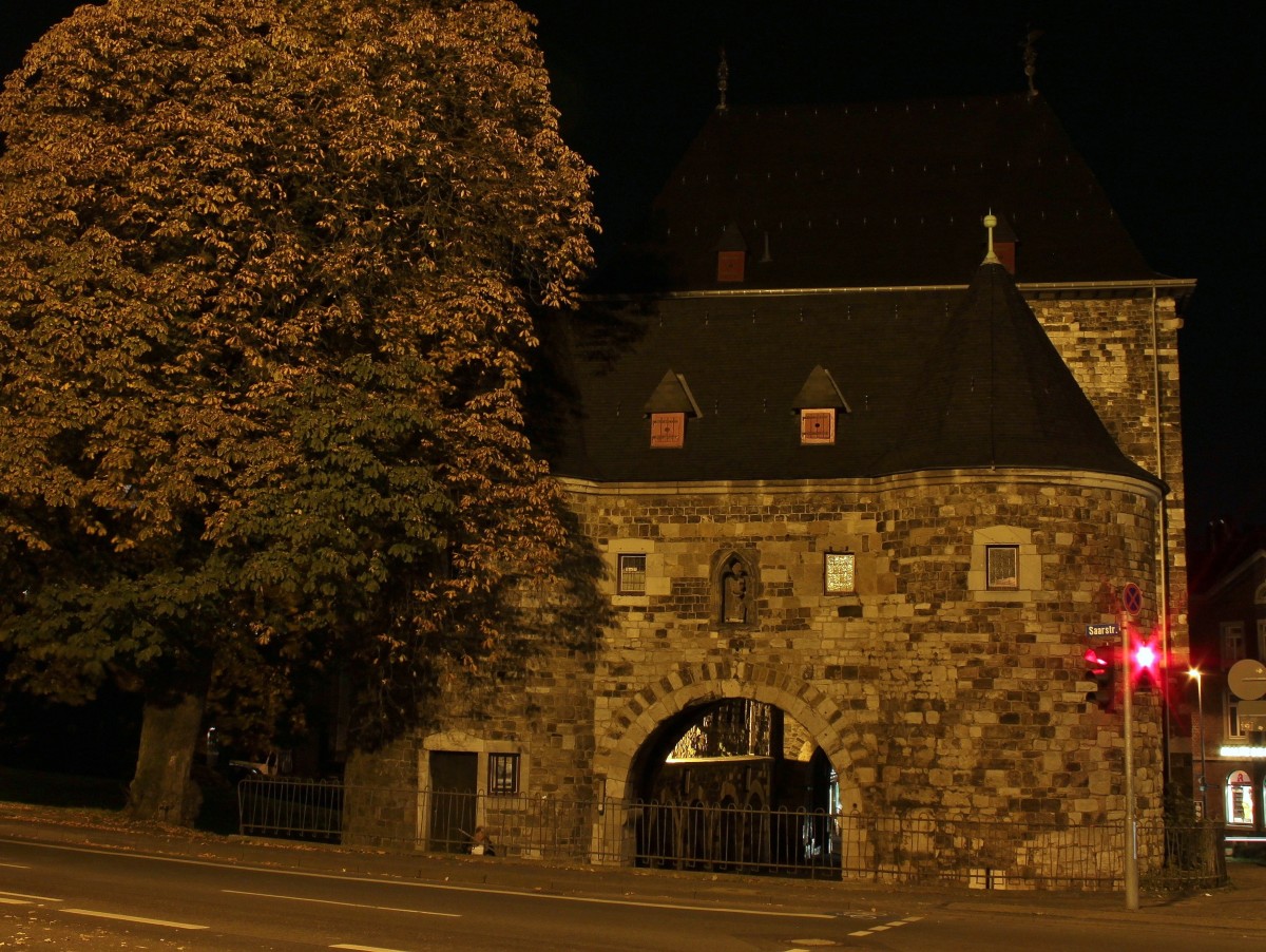 Das Ponttor in Aachen am Abend des 18.10.2013