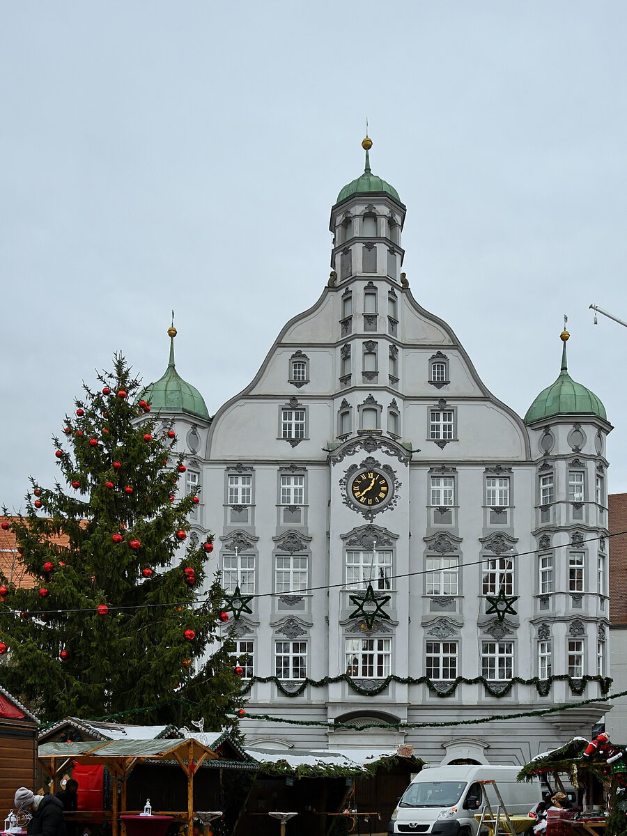 Das Rathaus in Memmingen ist ein mehrstckiger Renaissancebau des 16. Jahrhunderts. 