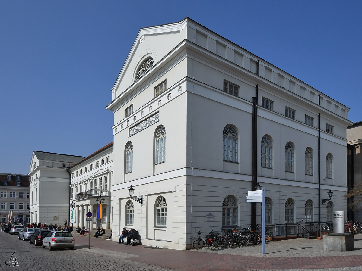 Das Rathaus Wismar wurde von 1817 bis 1819 im klassizistischen Stil errichtet. (Mrz 2022)