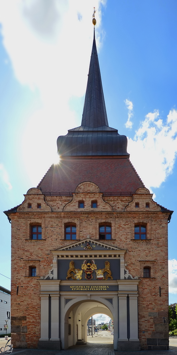Das im Renaissance-Baustil errichtete Steintor in Rostock wurde im Zeitraum 1574 bis 1577 erbaut. (August 2013)