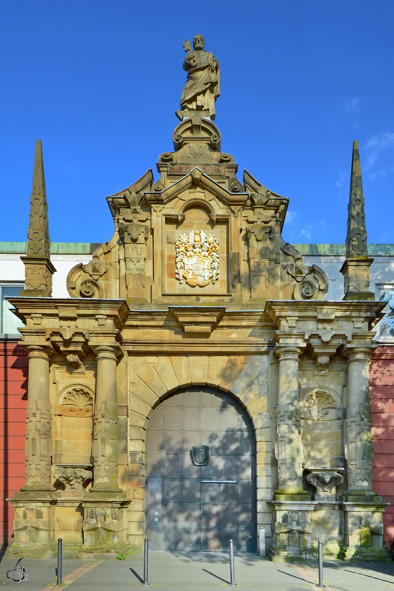 Das im Renaissancestil erbaute Petersburg-Portal in Trier stammt aus der ersten Hlfte des 17. Jahrhunderts. (Juli 2013)