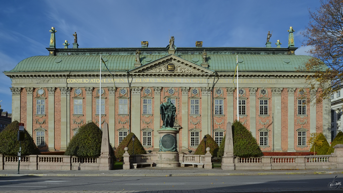  Das Ritterhaus  wurde zwischen 1641 und 1674 als Versammlungshaus des schwedischen Adels errichtet und ist heute Schwedens exklusivster Gesellschaftsclub. (Stockholm, Oktober 2011)
