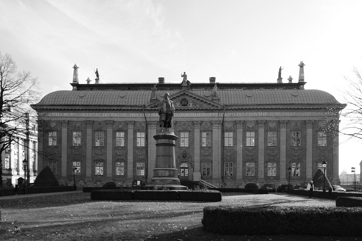  Das Ritterhaus  wurde zwischen 1641 und 1674 als Versammlungshaus des schwedischen Adels errichtet und ist heute Schwedens exklusivster Gesellschaftsclub. (Stockholm, Oktober 2011)