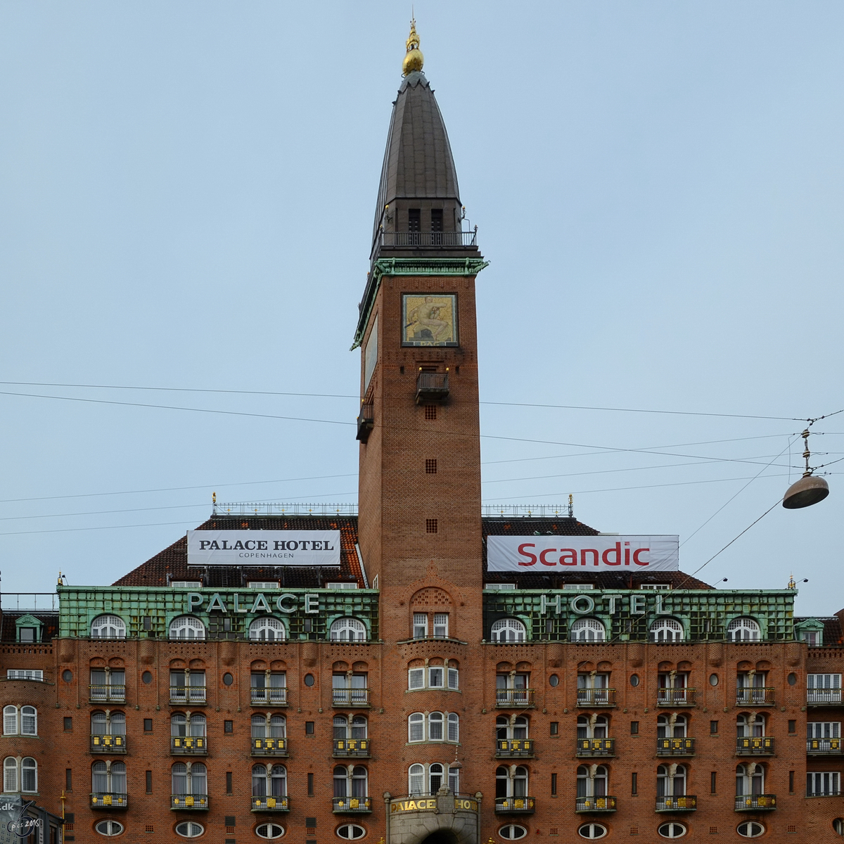Das Scandic Palace Hotel ist ein Backsteingebude im Nationalromantikstil. (Mai 2012)