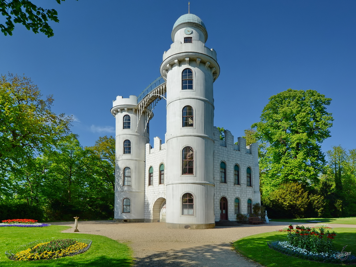 Das Schloss auf der Pfaueninsel ist ein fr den preuischen Knig Friedrich Wilhelm II. Ende des 18. Jahrhunderts errichtetes Lustschloss. (Berlin, April 2018)