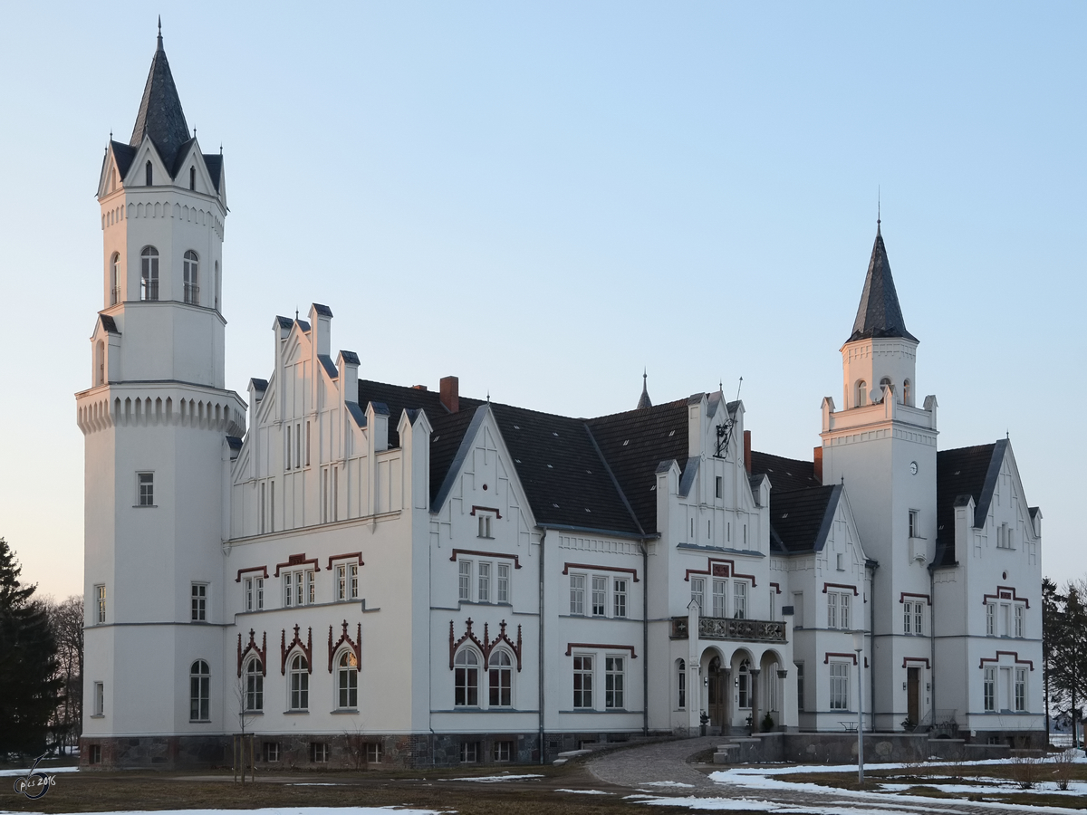 Das Schloss Kartlow ist ein Herrenhaus, als architektonisches Vorbild gilt das Schloss Chambord in Frankreich.  Im Obergeschoss sind Ferienwohnungen eingerichtet. (Mrz 2013)