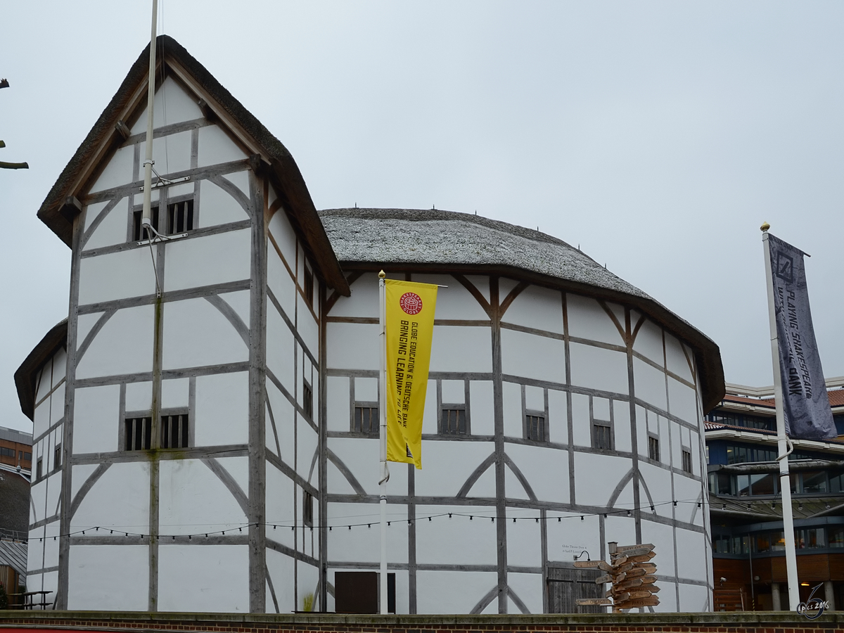 Das Shakespeare's Globe ist ein elisabethanisches Theatergebude aus dem Jahre 1599. (London, Mrz 2013)