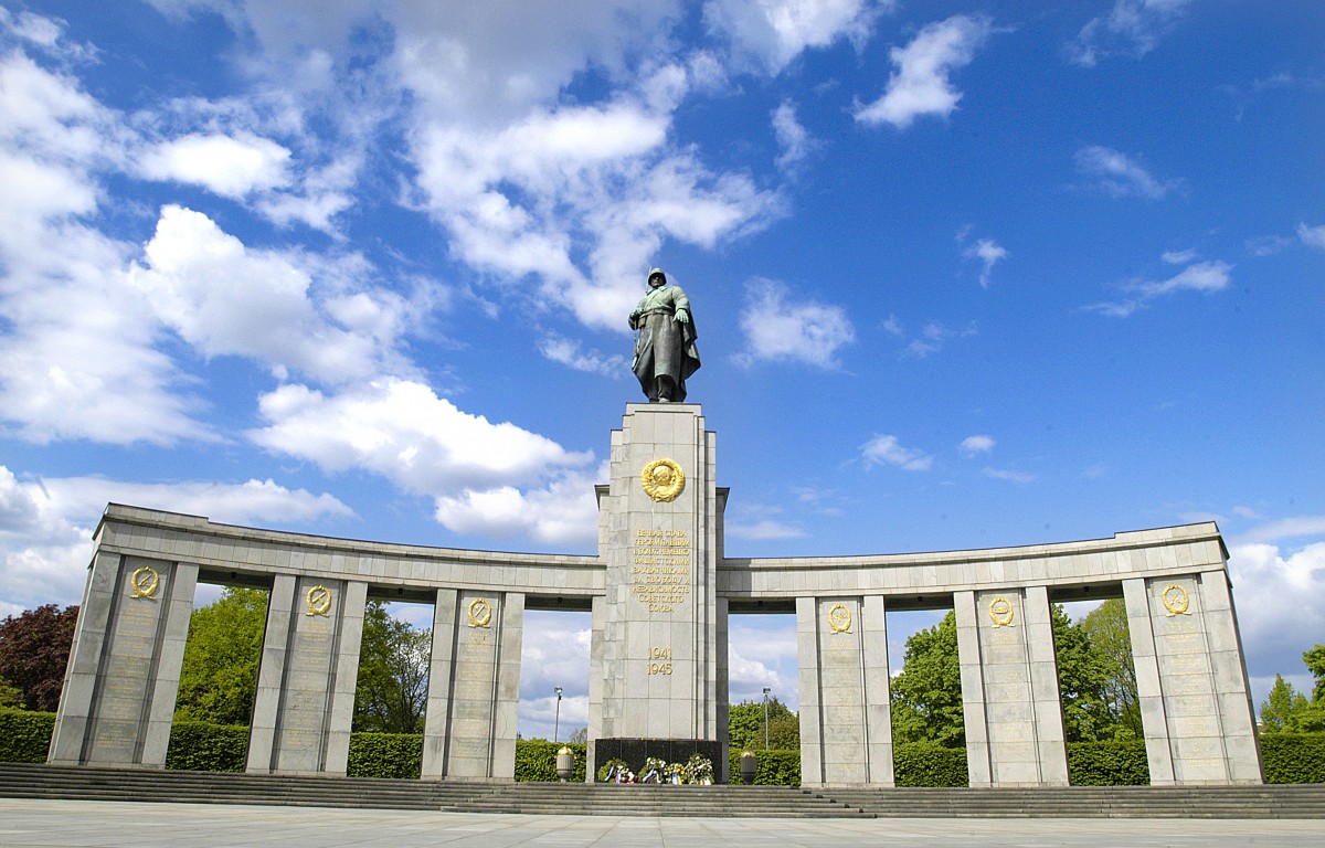 Das Sowjetische Ehrenmal im Berliner Tiergarten. Aufnahme: 4. Mai 2008.
