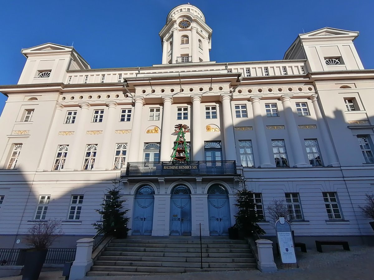 Das Stdtisches Rathaus Zeulenroda in Weihnachtsstimmung. 29.12.2019