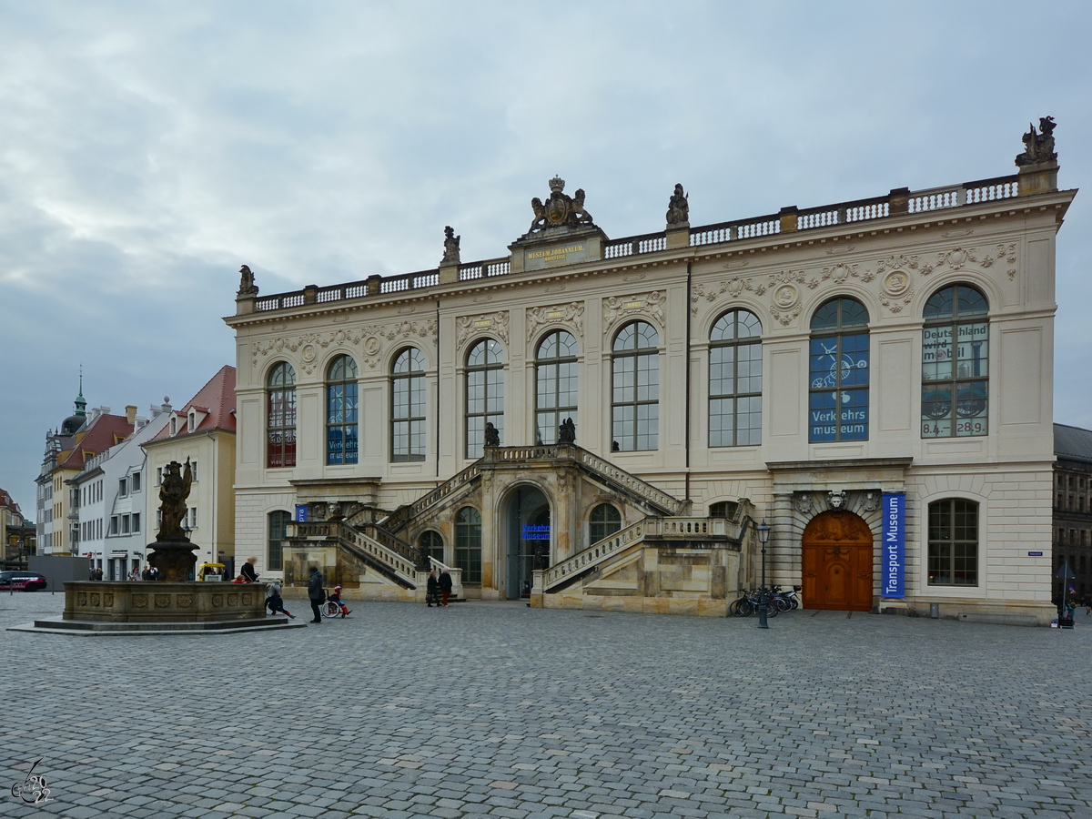 Das Verkehrsmuseum Dresden wurde 1956 erffnet und befindet sich im 1586 erbauten Johanneum. (Dresden, April 2014)