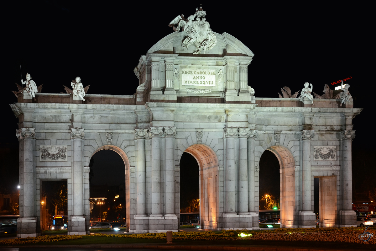 Das wahrscheinlich bekannteste alte Stadttor Madrids  Puerta de Alcal . (September 2011)