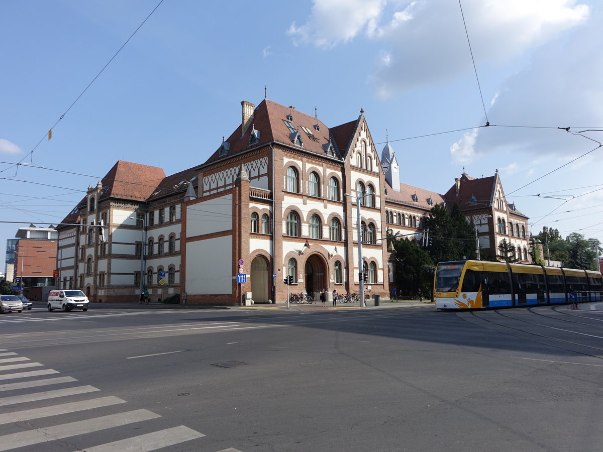Debrecen, reformiertes Kollegium, erbaut von 1803 bis 1816 durch Mihaly Pechy (05.09.2018)