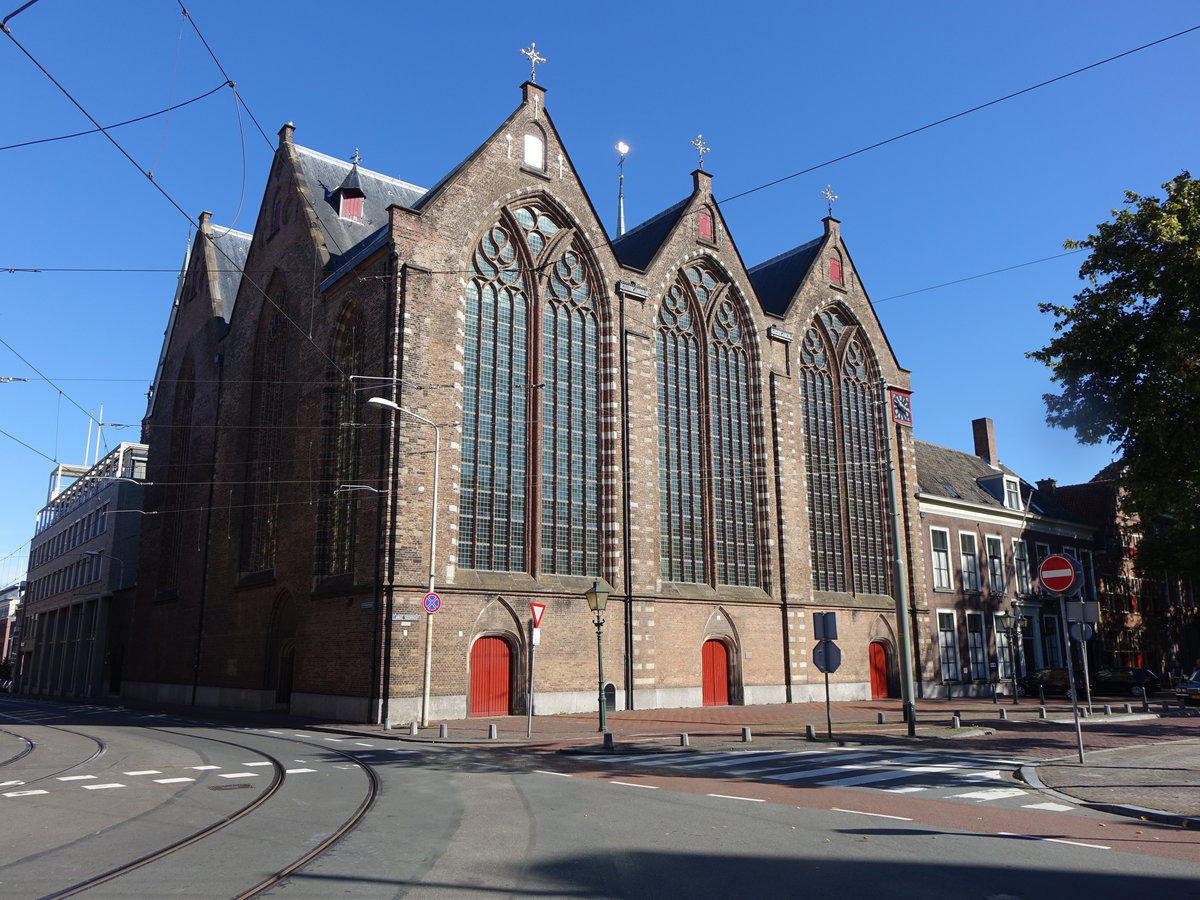 Den Haag, sptgotische Klosterkirche und Pagenhaus, erbaut 1404, bis 1583 Teil des Dominikanerkloster (24.08.2016)
