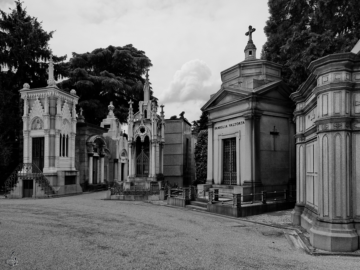 Der 1866 erffnete Zentralfriedhofes (Cimitero Monumentale) von Mailand besteht aus vielen beeindruckenden Familiengrabsttten. (Juni 2014)