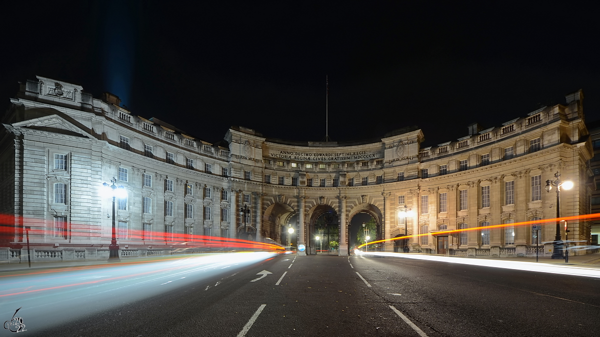 Der Admiralty Arch ist ein 1910 errichteter Triumphbogen in London. (September 2013)