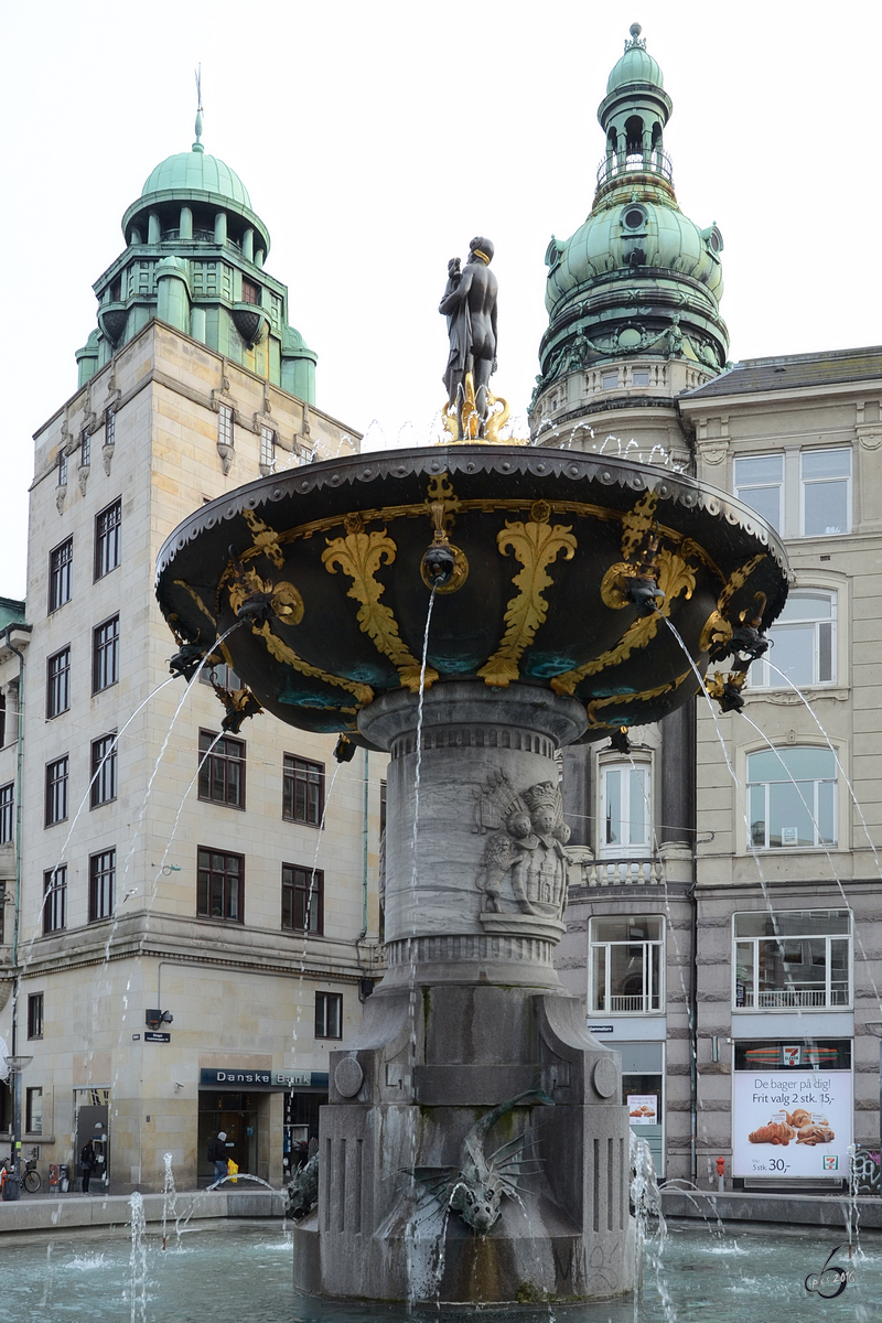 Der Caritas Brunnen ist der mit Abstand lteste Brunnen von Kopenhagen. (Mai 2012)