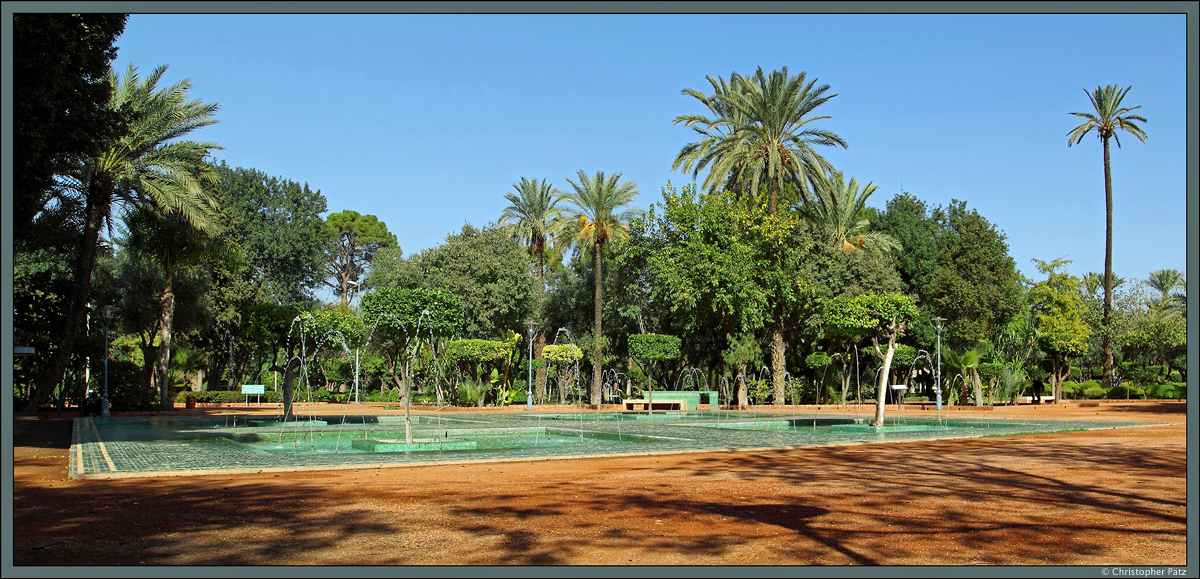 Der Cyber Parc ist einer der neueren Grten Marrakeschs. Neben Palmenhainen gibt es hier auch Springbrunnen und WLAN-Hotspots. (Marrakesch, 17.11.2015)