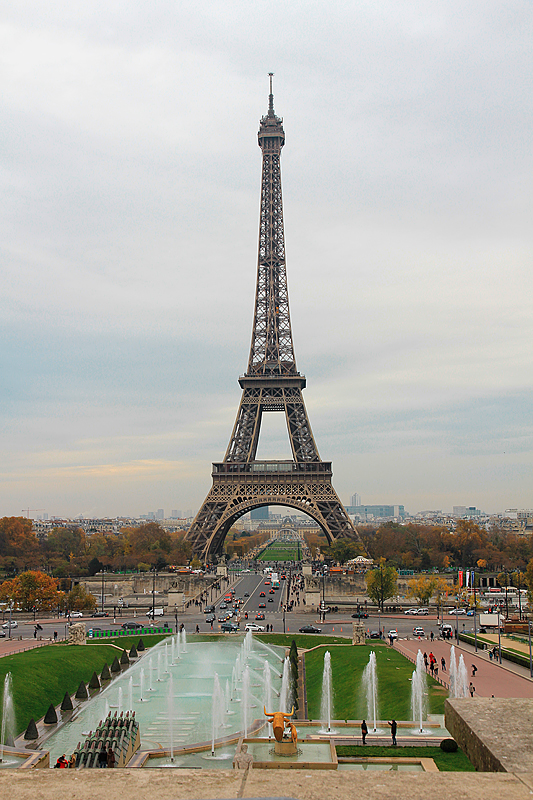 Der Eiffelturm in Paris, erbaut 1887-1889, 324 m hoch und eines der meistbesuchten Wahrzeichen der Welt. 20. Nov. 2014, 15:48