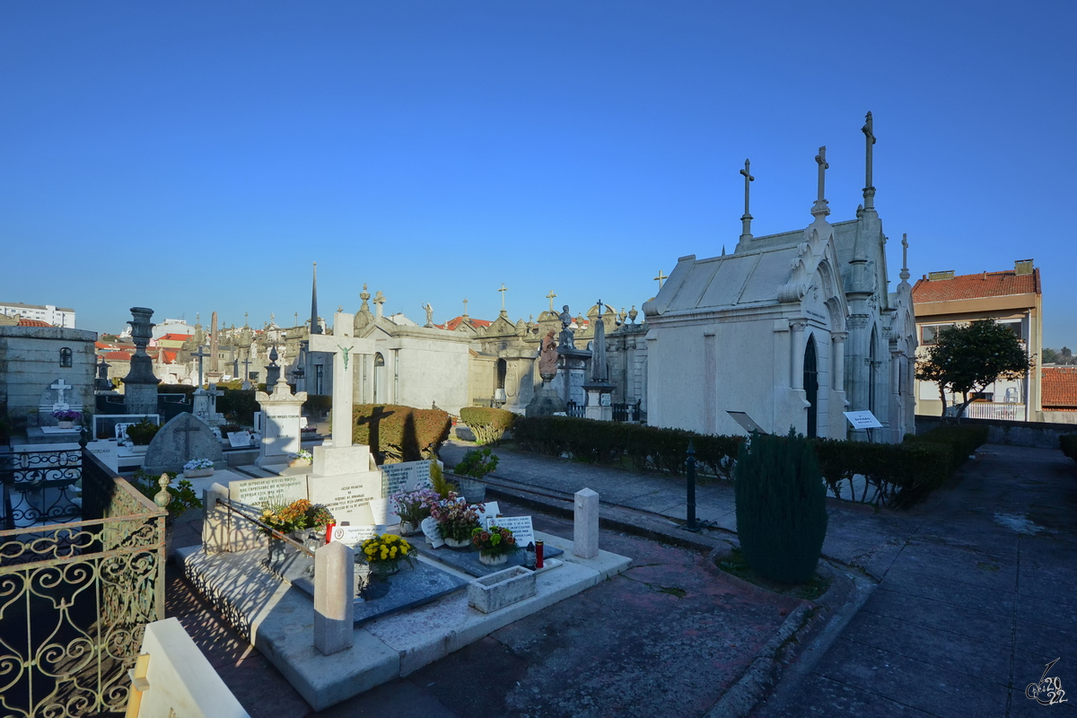 Der Friedhof von Lapa (Cemitrio da Lapa) entwickelte sich mit der Zeit sich zu einer Begrbnissttte fr das wohlhabenden Brgertum. (Porto, Januar 2017)