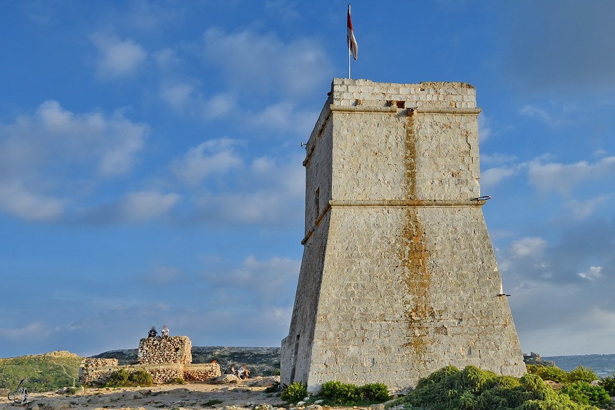 Der Għajn Tuffieħa-Turm (Torri ta’ Għajn Tuffieħa) wurde 1637 erbaut. (Malta, Oktober 2017)