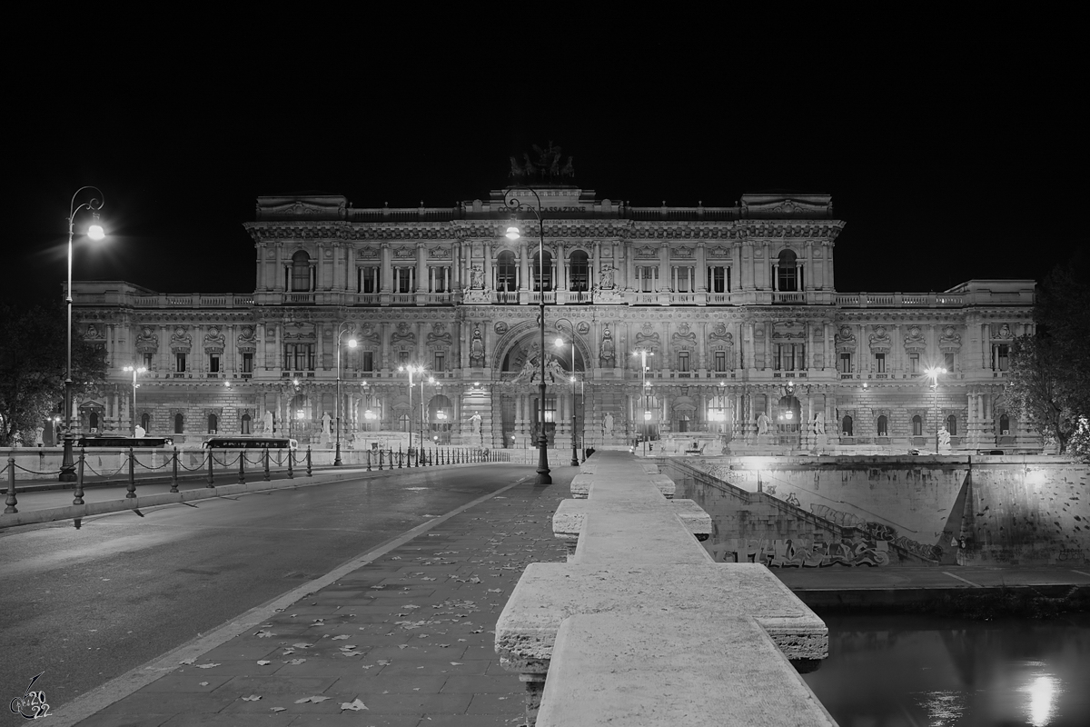 Der Justizpalast (Palazzo di Giustizia) in Rom wurde zwischen 1888 und 1910 errichtet. (Dezember 2015)