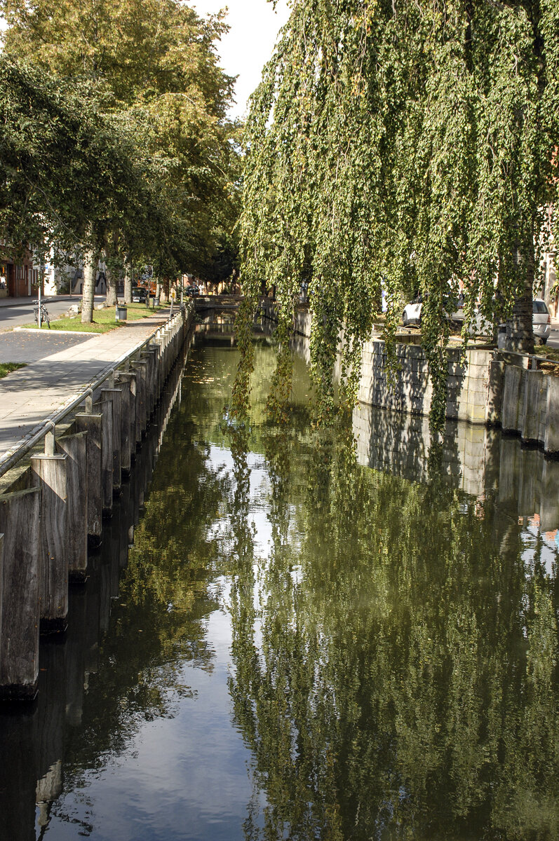 Der Kanal Fleth in Glckstadt wurde von Niederlndern angelegt. Aufnahme: 22. September 2021.