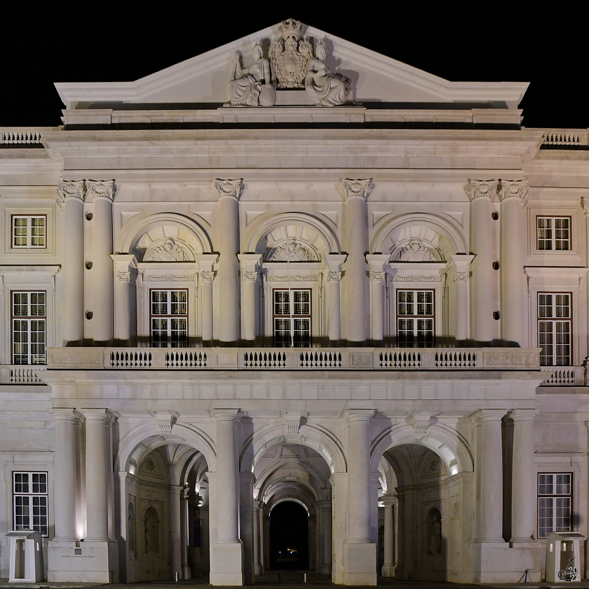 Der im klassizistischen Stil errichtete Palcio Nacional da Ajuda war die Residenz der kniglichen Familie und ist heute Museum fr ornamentale Kunst. (Lissabon, Januar 2017)
