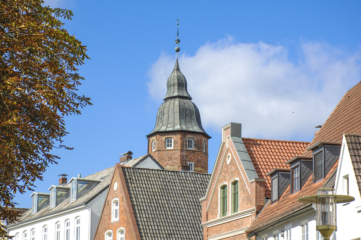 Der Knigshof in Glckstadt in Schleswig-Holstein geht auf ein ehemaliges Stadtpalais des dnischen Knigs Christian IV. zurck, von dem heute noch der sogenannte Wiebke-Kruse-Turm den Glckstdter Hafen berragt. Aufnahme: 22. September 2021.