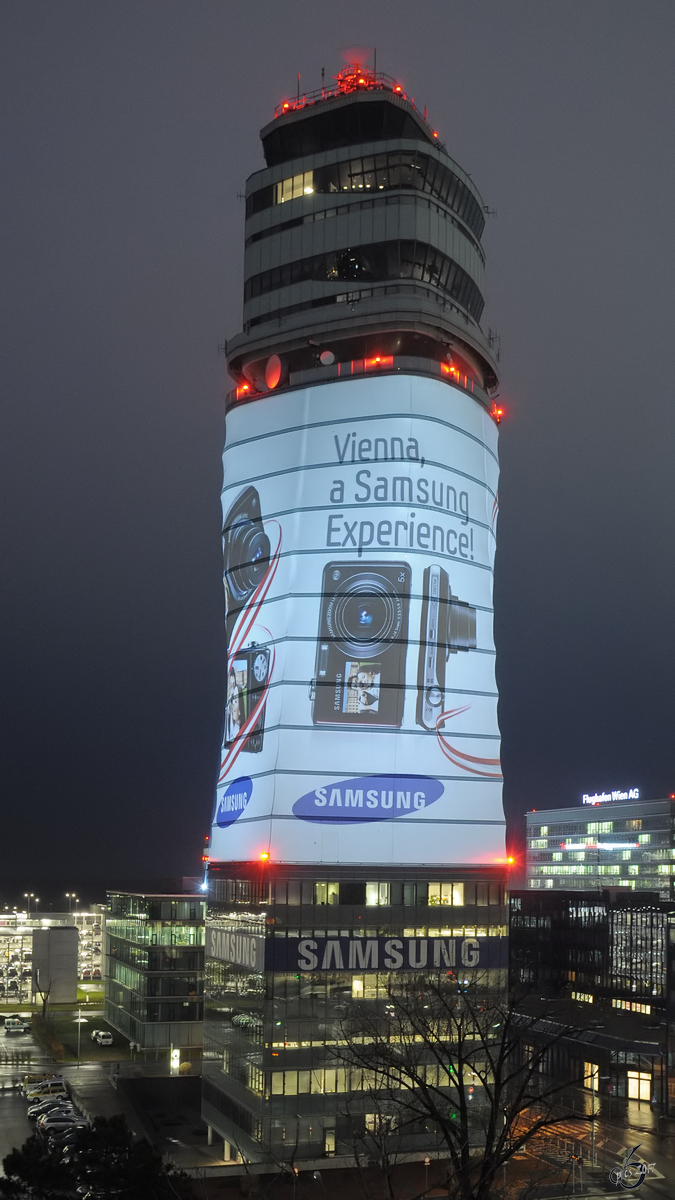 Der Kontrollturm am Flughafen Wien-Schwechat ist der hchste Tower Europas. (November 2010)