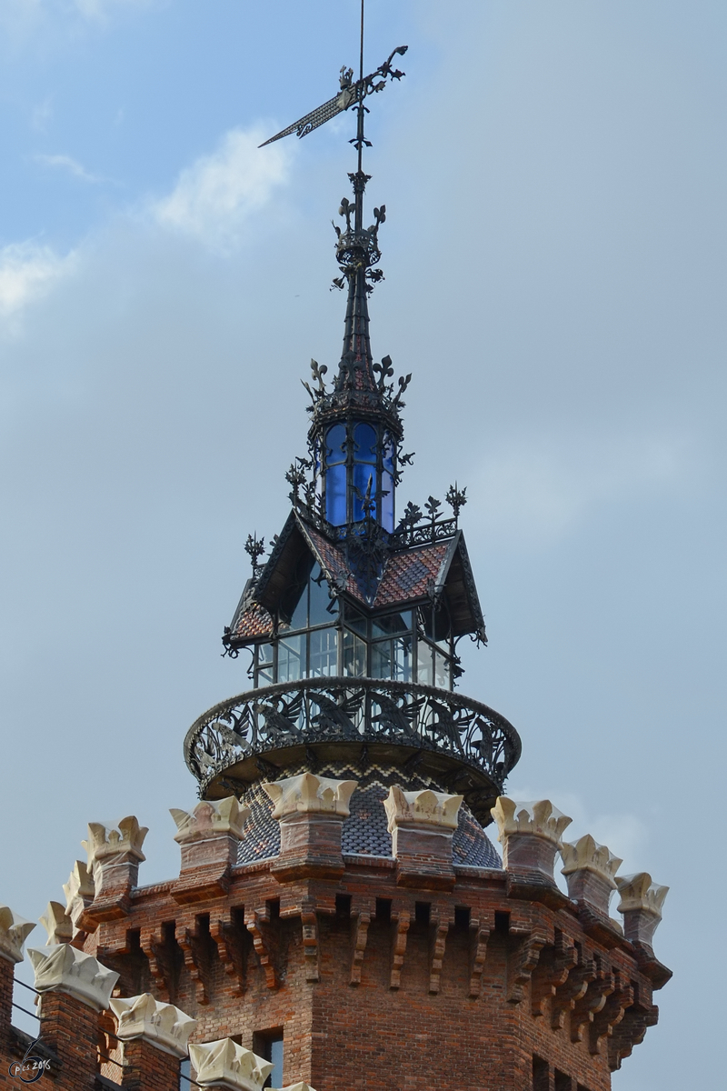 Der markanteste Turm des Schlosses der drei Drachen am nordwestlichen Rande des Parc de la Ciutadella. (Barcelona, Dezember 2011)