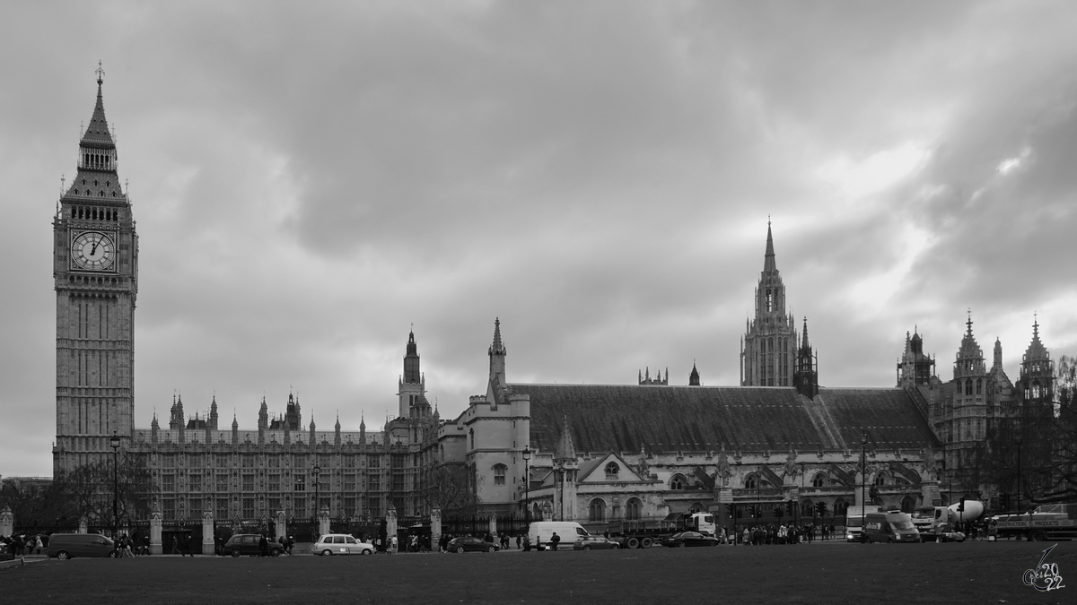 Der im neugotischen Stil erbaute Westminster-Palast ist der Sitz des britischen Parlaments in London. (Februar 2015)