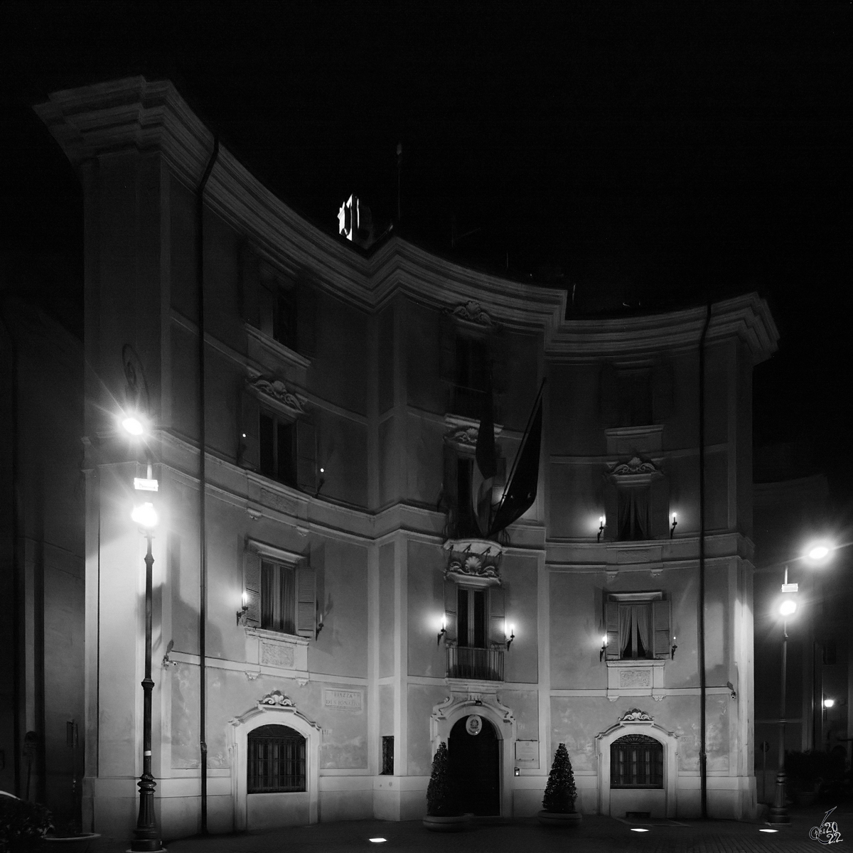 Der Palazzo Sant'Ignazio ist Hauptsitz des Carabinieri-Kommandos zum Schutz des kulturellen Erbes, welches fr die Bekmpfung von Kunst- und Antiquittenkriminalitt in Italien verantwortlich ist. (Rom, Dezember 2015)