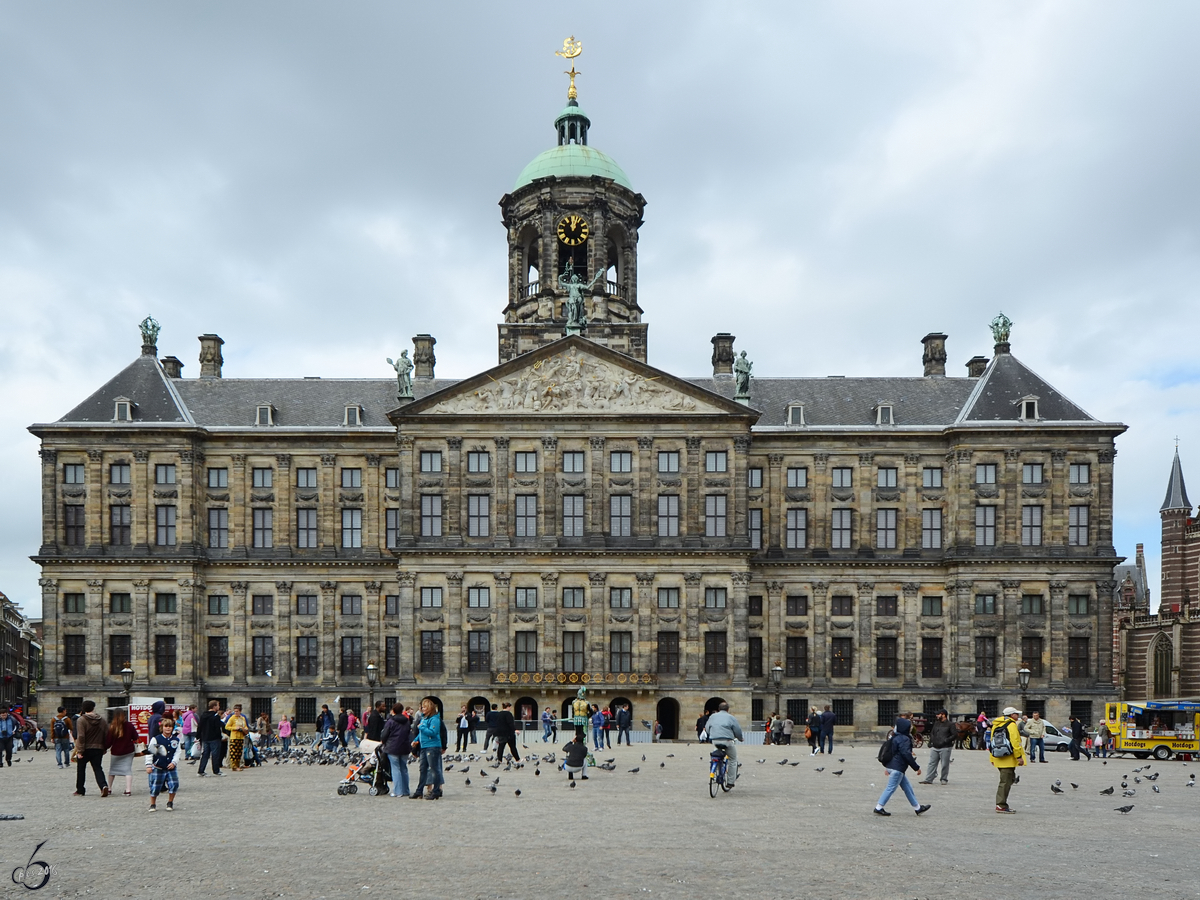 Der Paleis op de Dam, der Knigliche Palast in der Amsterdamer Innenstadt. (August 2012)