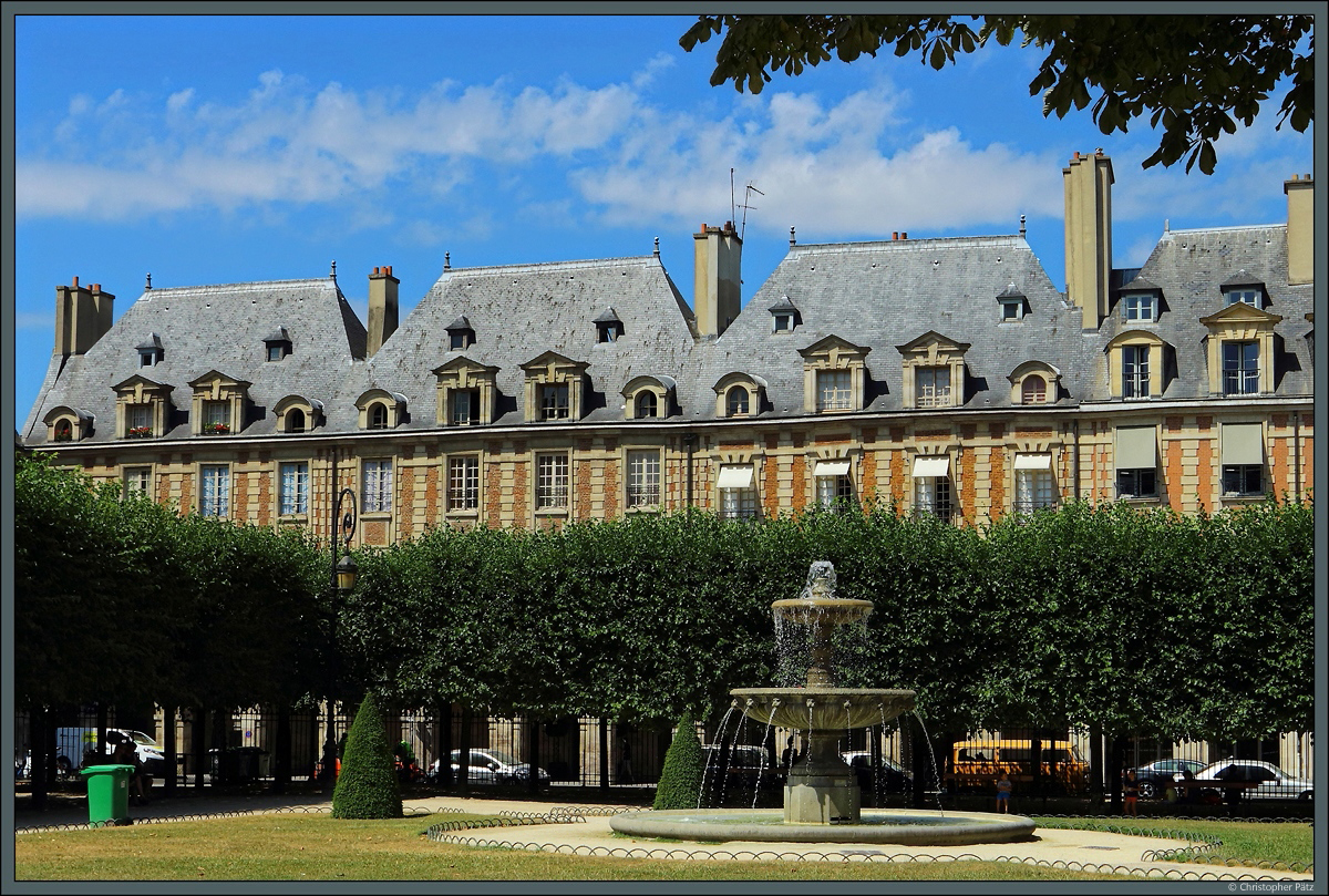 Der Place des Vosges ist der lteste von 5 kniglichen Pltzen in Paris. (18.07.2018)